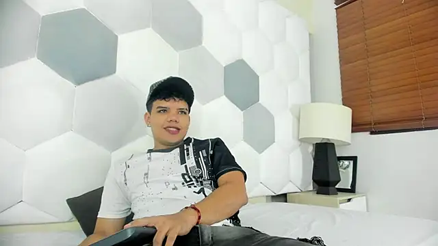 Snapshot of Axel_Forte chatting on 04/29/26, 02:10 Axel Forte online show from 04/29/26, 02:10