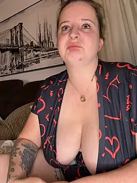 Snapshot of curvy_eina chatting on 07/09/26, 12:15 curvy eina online show from 07/09/26, 12:15