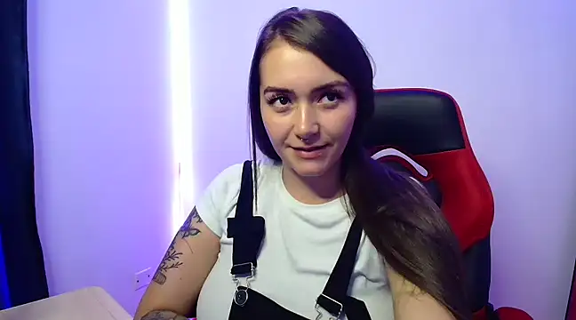 Snapshot of Luna_kitty chatting on 02/25/25, 11:00 Luna kitty online show from 02/25/25, 11:00