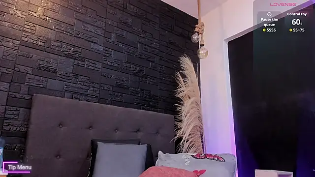 Maite Smith  online show from 11/21/25, 04:33