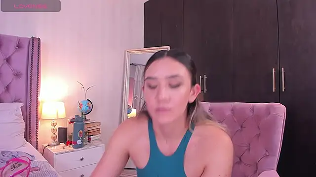 Snapshot of natashaleightt chatting on 03/21/25, 12:29 natashaleightt online show from 03/21/25, 12:29