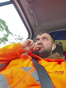 Snapshot of daniel21p chatting on 02/25/25, 04:21 daniel21p online show from 02/25/25, 04:21