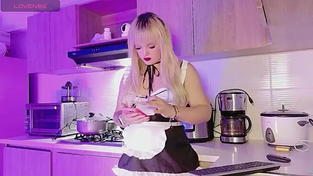 ScarletThompsonx online show from 04/10/26, 04:50