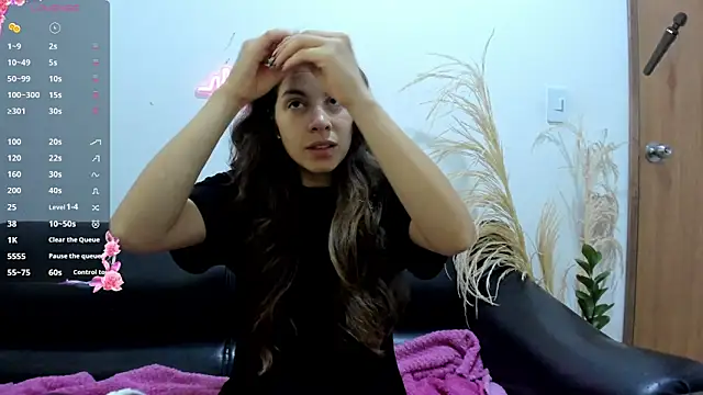Snapshot of jessyegoldenn chatting on 05/19/26, 12:55 jessyegoldenn online show from 05/19/26, 12:55