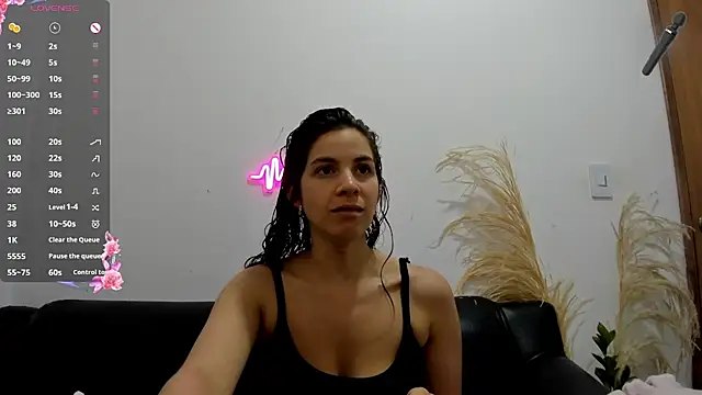 Snapshot of jessyegoldenn chatting on 06/06/26, 04:55 jessyegoldenn online show from 06/06/26, 04:55