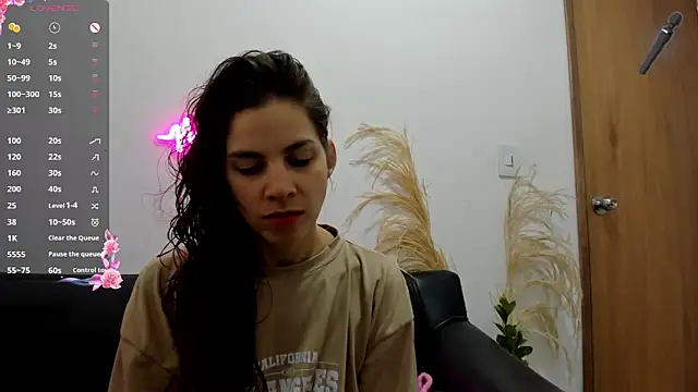 Snapshot of jessyegoldenn chatting on 06/11/26, 03:10 jessyegoldenn online show from 06/11/26, 03:10
