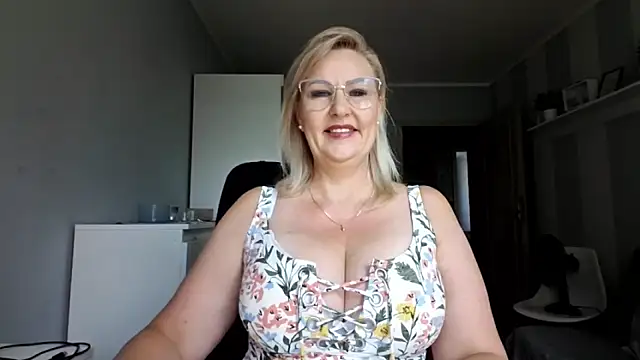 DianaLive online show from 06/30/26, 09:54