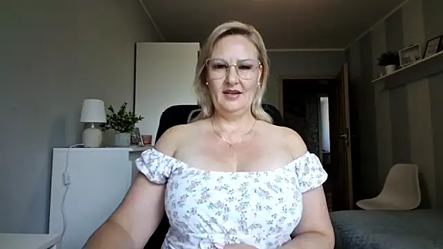 DianaLive online show from 07/16/26, 08:53