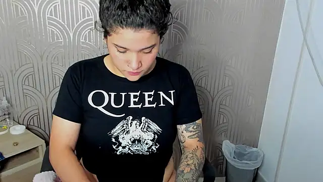 Snapshot of BloodyMaary_ chatting on 02/25/25, 03:27 BloodyMaary online show from 02/25/25, 03:27