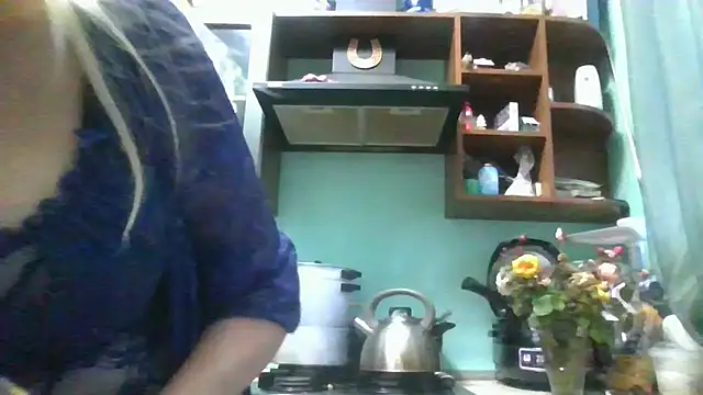 Snapshot of Heidi-Helga chatting on 11/05/25, 04:01 Heidi-Helga online show from 11/05/25, 04:01