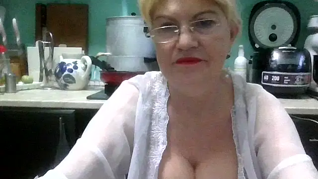 Snapshot of Heidi-Helga chatting on 11/11/25, 04:23 Heidi-Helga online show from 11/11/25, 04:23