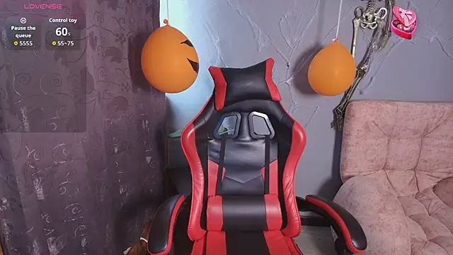 Snapshot of SophiTay chatting on 10/20/25, 05:57 SophiTay online show from 10/20/25, 05:57