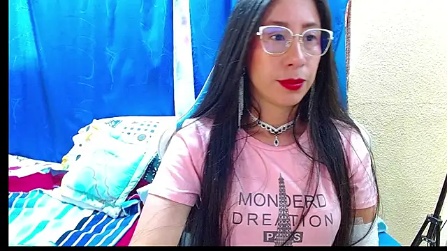 Snapshot of Gia_leinn chatting on 06/22/26, 04:37 Gia leinn online show from 06/22/26, 04:37