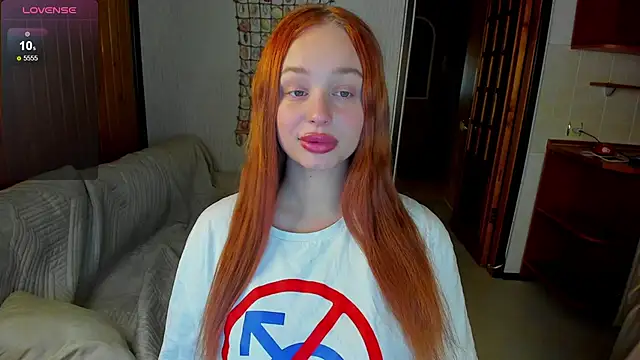 cutee selena online show from 02/22/25, 09:15