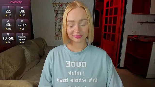 cutee selena online show from 03/07/25, 10:54