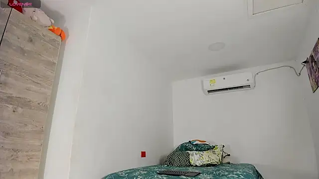 flor herrera01 online show from 12/22/25, 03:58