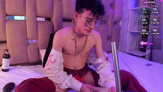 Snapshot of ValentinoMoreti chatting on 03/14/25, 05:05 ValentinoMoreti online show from 03/14/25, 05:05