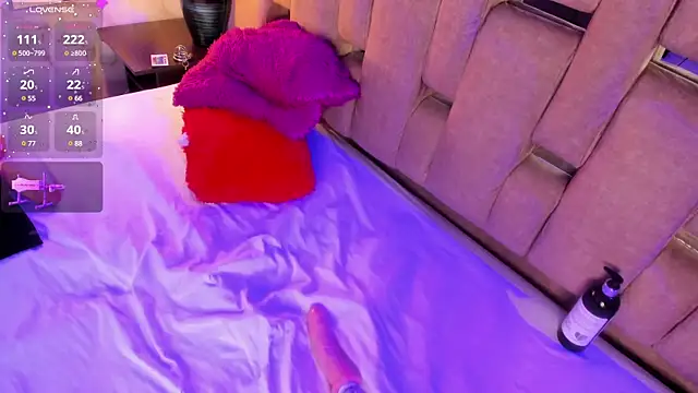 Snapshot of ValentinoMoreti chatting on 03/15/25, 08:04 ValentinoMoreti online show from 03/15/25, 08:04