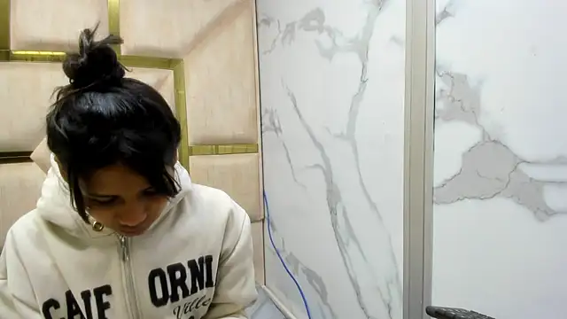 Snapshot of Kendall_6669 chatting on 12/17/25, 12:22 Kendall 6669 online show from 12/17/25, 12:22