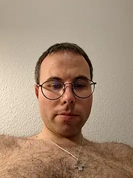 Snapshot of Simonudist chatting on 12/18/25, 08:59 Simonudist online show from 12/18/25, 08:59