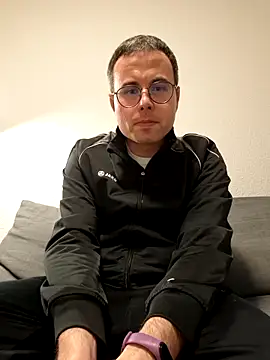 Snapshot of Simonudist chatting on 02/05/26, 05:06 Simonudist online show from 02/05/26, 05:06