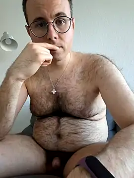 Snapshot of Simonudist chatting on 03/18/26, 04:32 Simonudist online show from 03/18/26, 04:32