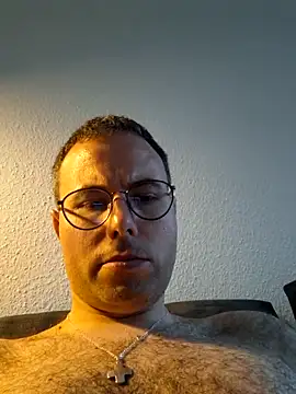 Snapshot of Simonudist chatting on 03/19/26, 05:28 Simonudist online show from 03/19/26, 05:28