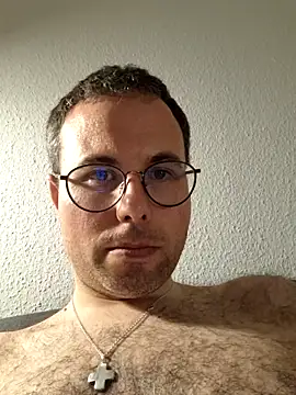 Snapshot of Simonudist chatting on 04/12/26, 07:19 Simonudist online show from 04/12/26, 07:19
