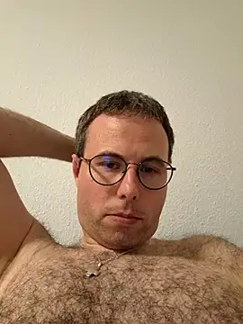 Snapshot of Simonudist chatting on 04/14/26, 07:09 Simonudist online show from 04/14/26, 07:09