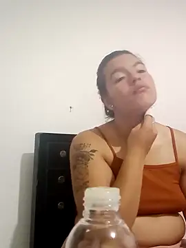 Snapshot of krolay16 chatting on 03/05/25, 01:42 krolay16 online show from 03/05/25, 01:42
