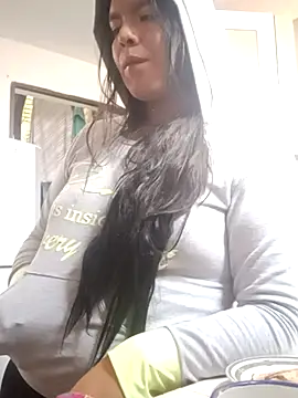 Snapshot of krolay16 chatting on 03/18/25, 02:15 krolay16 online show from 03/18/25, 02:15