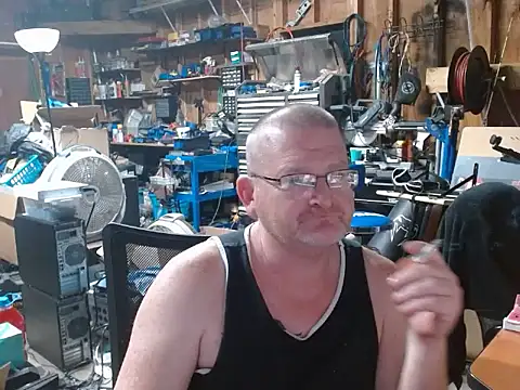 Randomoldguy615 online show from 10/09/25, 12:41