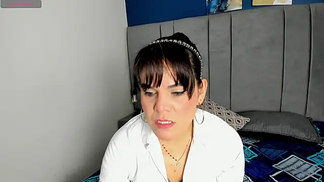 laura hotties online show from 12/15/25, 01:48