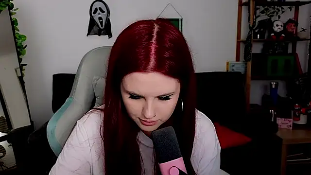 Della Ideal online show from 11/19/25, 05:57