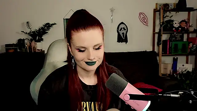 Della Ideal online show from 12/21/25, 06:15