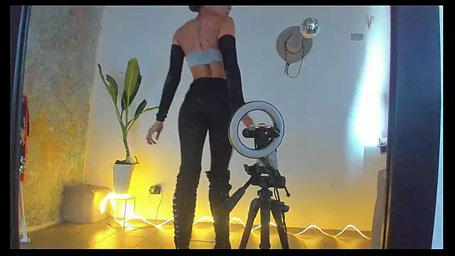 SoleiAndKairo online show from 04/07/26, 08:20