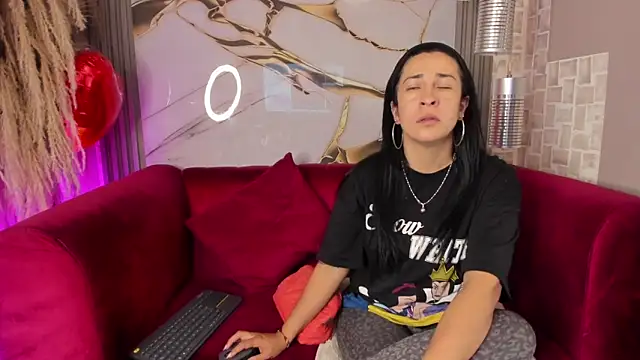 Bella williamss  online show from 11/18/25, 07:51