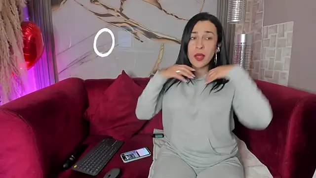 Bella williamss  online show from 11/27/25, 08:33