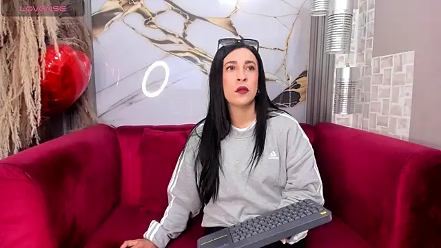 Bella williamss  online show from 12/21/25, 01:18