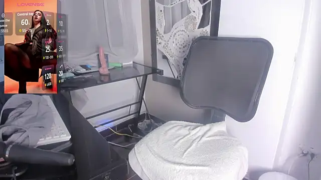 Snapshot of Bella_williamss_ chatting on 05/23/26, 08:29 Bella williamss online show from 05/23/26, 08:29
