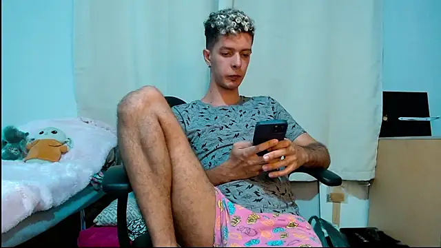 blondetwink online show from 02/24/25, 12:41