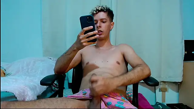 blondetwink online show from 02/24/25, 03:44