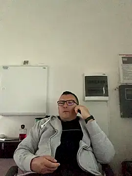 Mike8523 online show from 09/28/25, 04:29