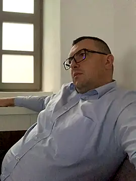 Mike8523 online show from 10/11/25, 04:44