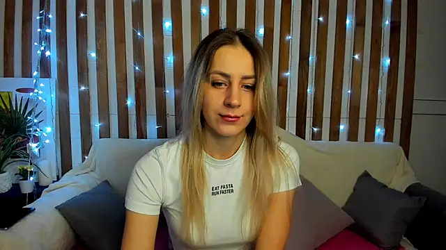Snapshot of Ellen_Ross chatting on 03/02/25, 01:15 Ellen Ross online show from 03/02/25, 01:15
