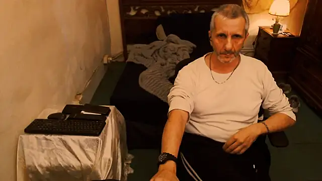 maxdaddy690 online show from 10/06/25, 09:12