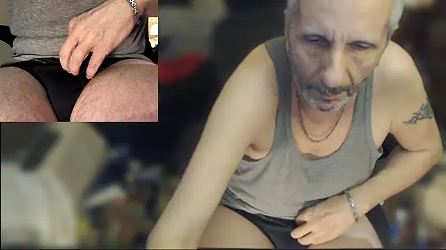 Snapshot of maxdaddy690 chatting on 05/07/26, 08:03 maxdaddy690 online show from 05/07/26, 08:03