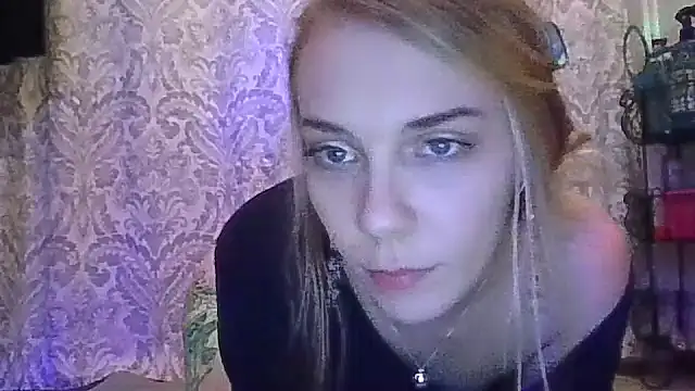 Snapshot of qtkayyzzxoxo chatting on 03/09/25, 02:39 qtkayyzzxoxo online show from 03/09/25, 02:39