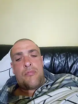 Davideee77777 online show from 05/04/26, 06:15