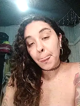 Snapshot of Fellyna chatting on 10/13/25, 04:40 Fellyna online show from 10/13/25, 04:40